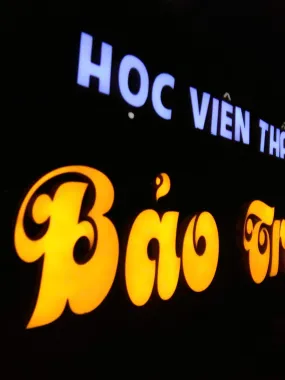 Bảng hiệu đèn nổi bật