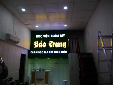 Bảng hiệu đèn nổi bật