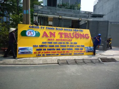 Bảnh hiệu tone vàng nổi bật