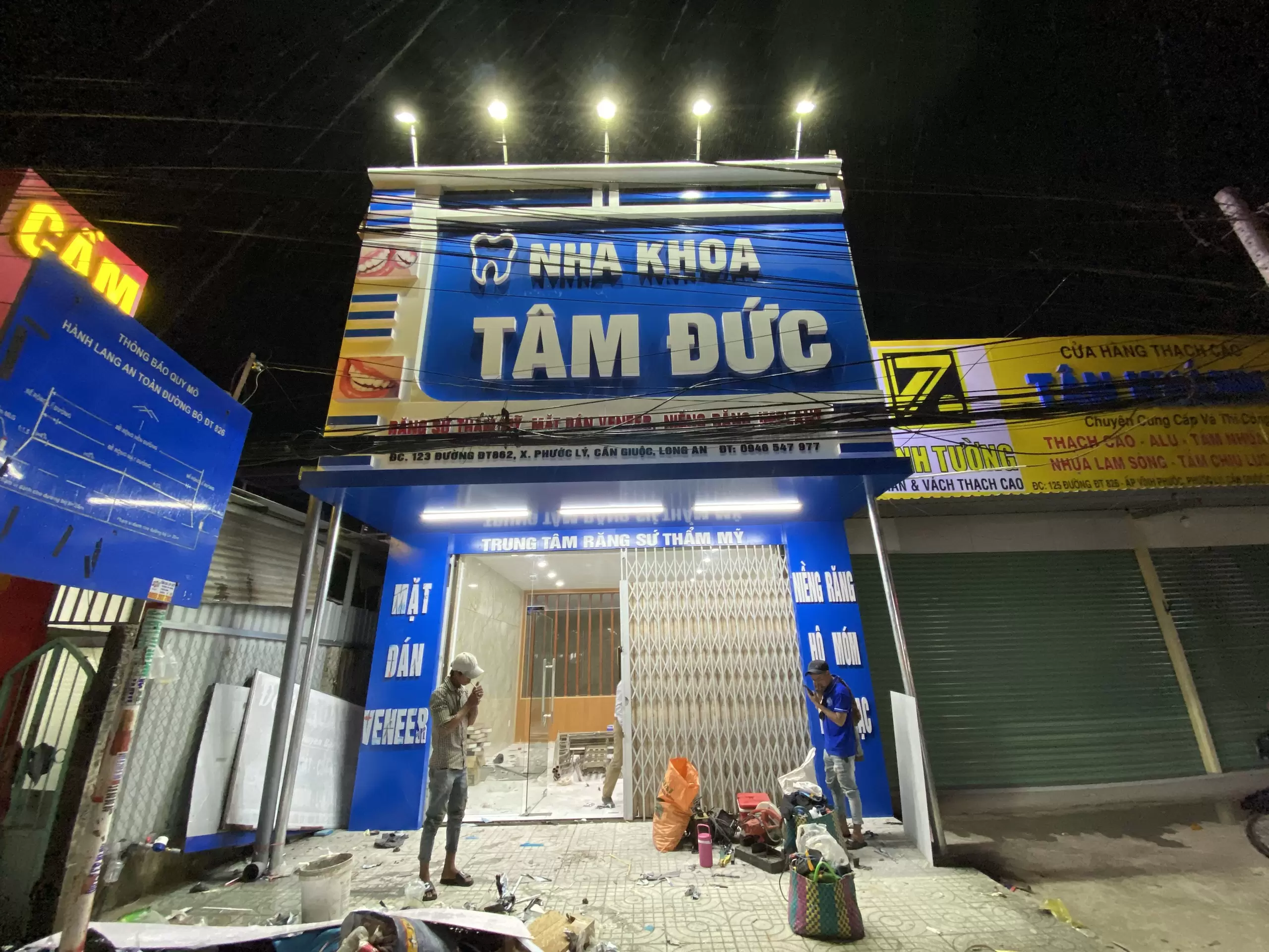 Thi Công Bảng Hiệu Alu