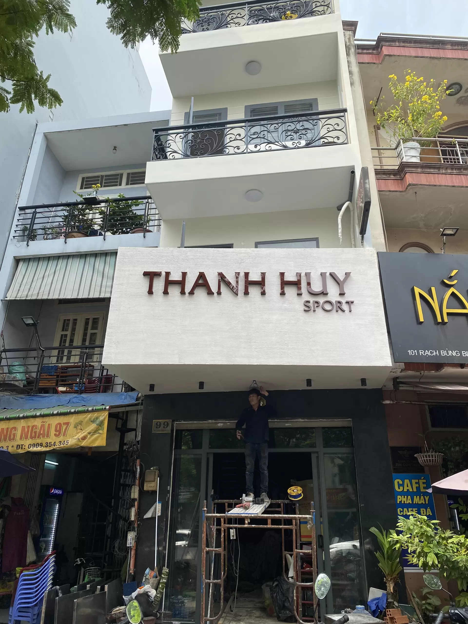 Thi Công Bảng Hiệu Alu