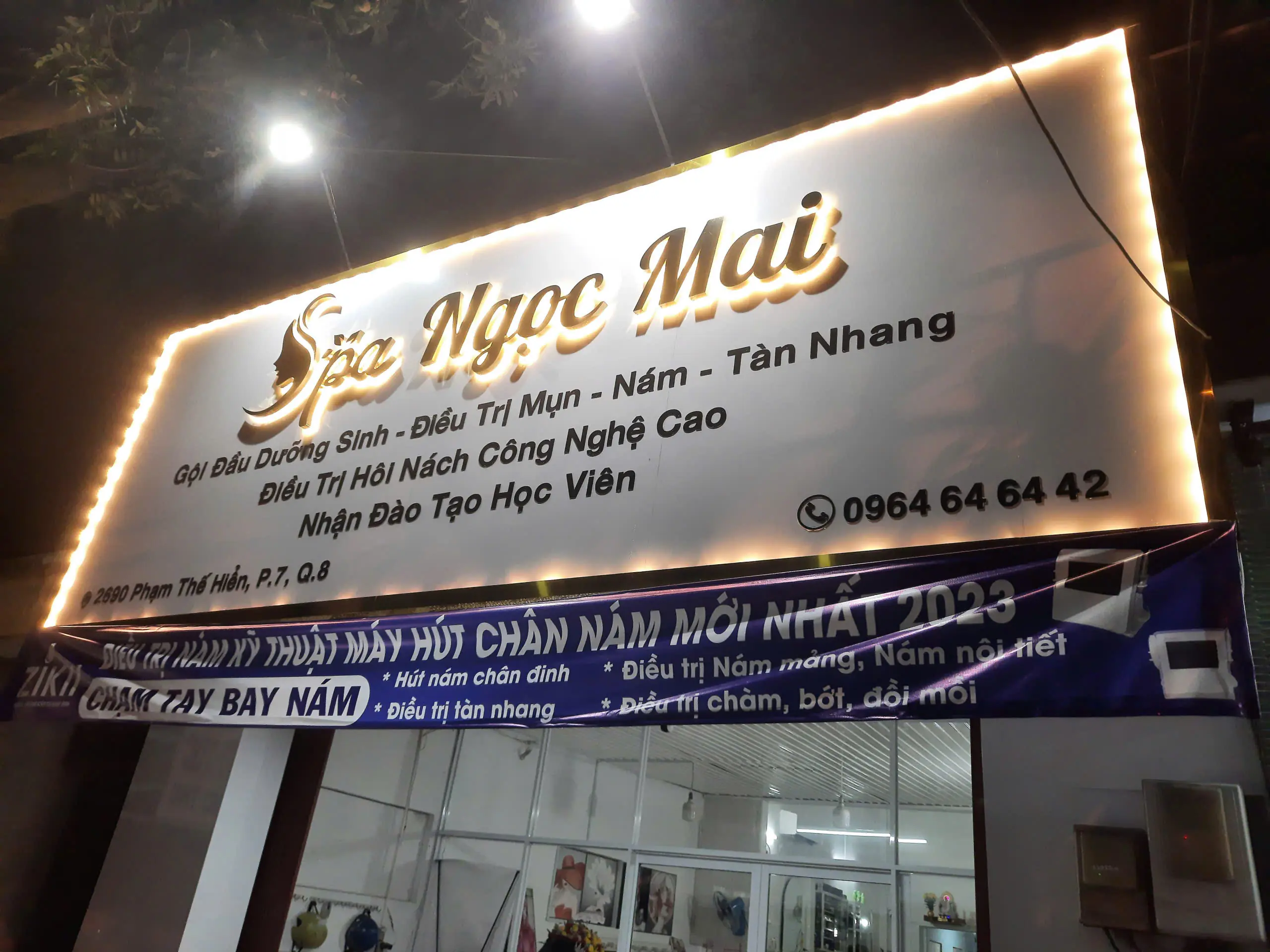 Bảng hiệu chữ nỗi Mica đèn LED cho Spa