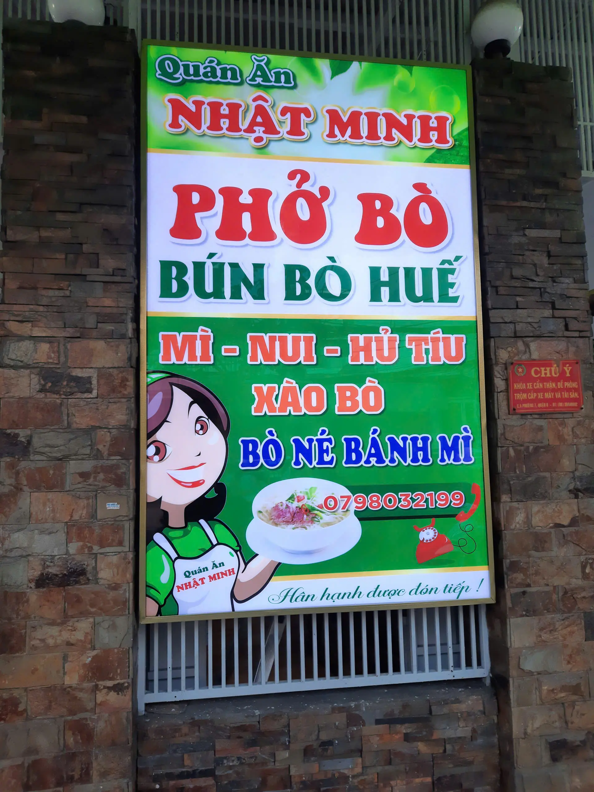 Bảng hiệu quán phở giá rẻ